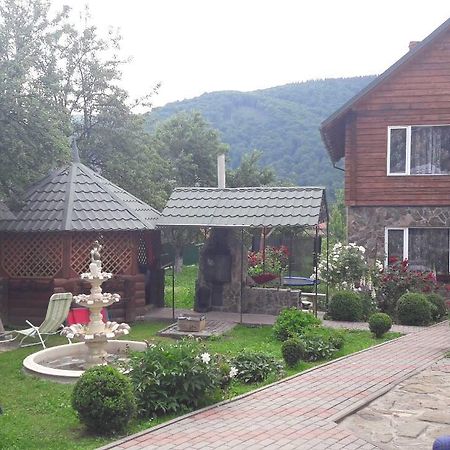 U Romana Yaremche Exterior foto